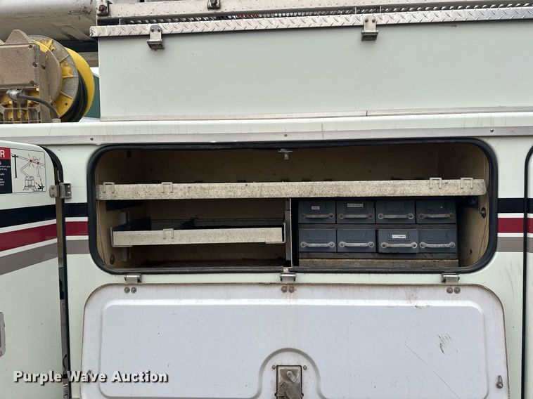 image for item LO9464 2011 International  7300 FSA bucket truck