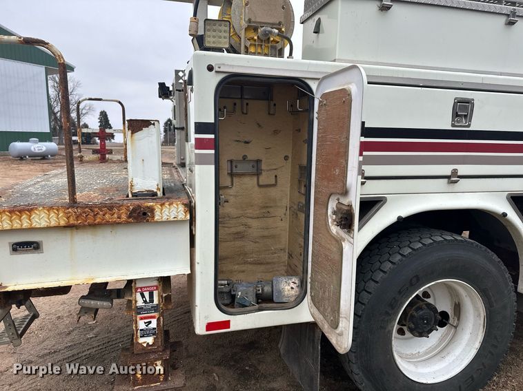 image for item LO9464 2011 International  7300 FSA bucket truck