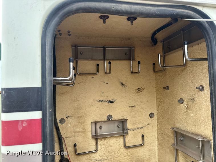 image for item LO9464 2011 International  7300 FSA bucket truck