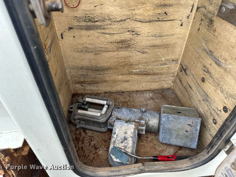 image for item LO9464 2011 International  7300 FSA bucket truck