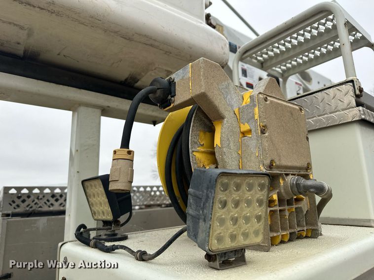 image for item LO9464 2011 International  7300 FSA bucket truck