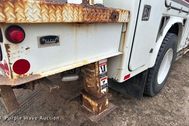 image for item LO9464 2011 International  7300 FSA bucket truck