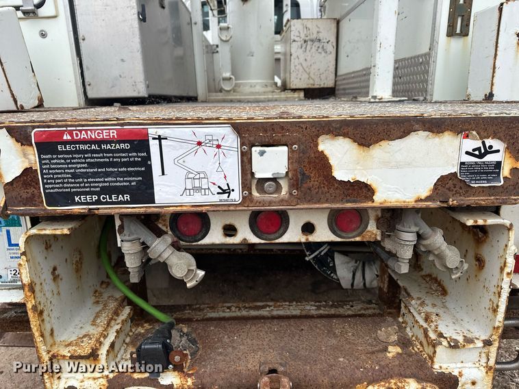 image for item LO9464 2011 International  7300 FSA bucket truck