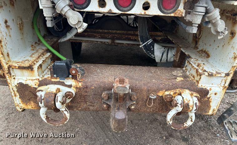 image for item LO9464 2011 International  7300 FSA bucket truck