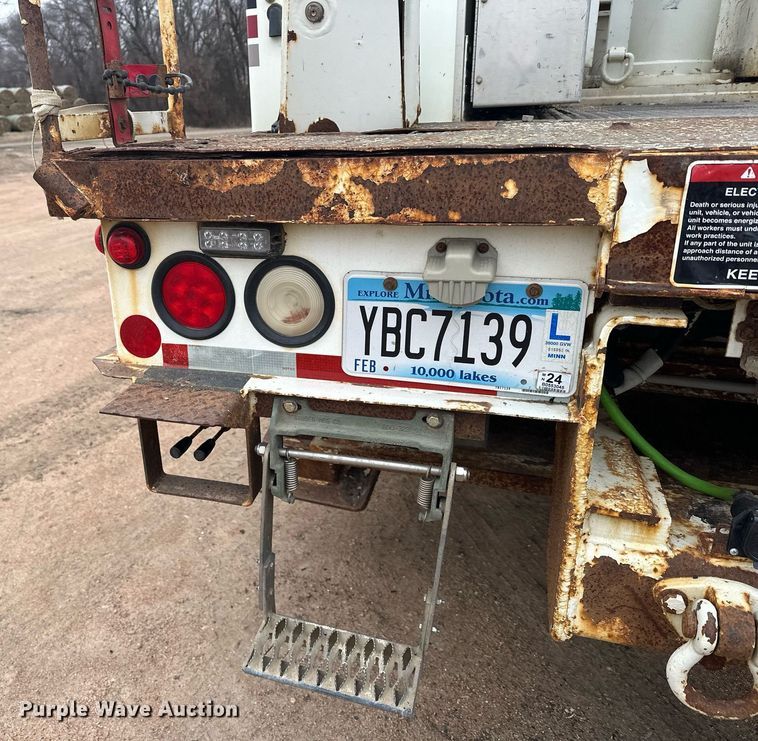 image for item LO9464 2011 International  7300 FSA bucket truck