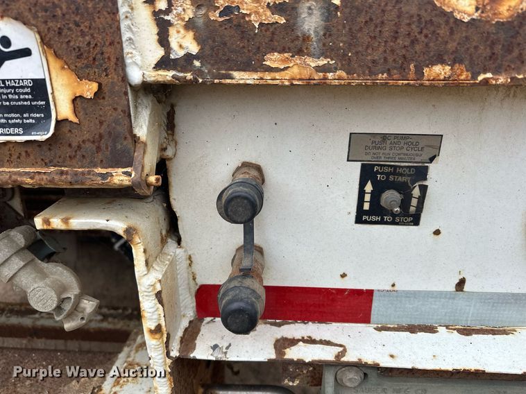 image for item LO9464 2011 International  7300 FSA bucket truck