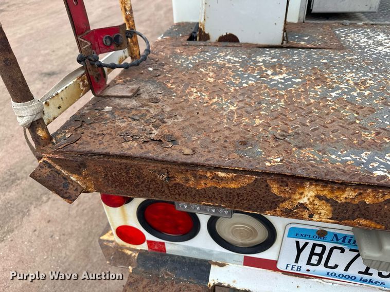 image for item LO9464 2011 International  7300 FSA bucket truck