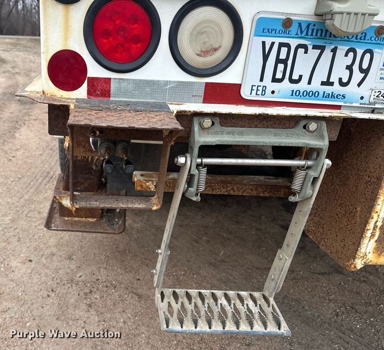 image for item LO9464 2011 International  7300 FSA bucket truck