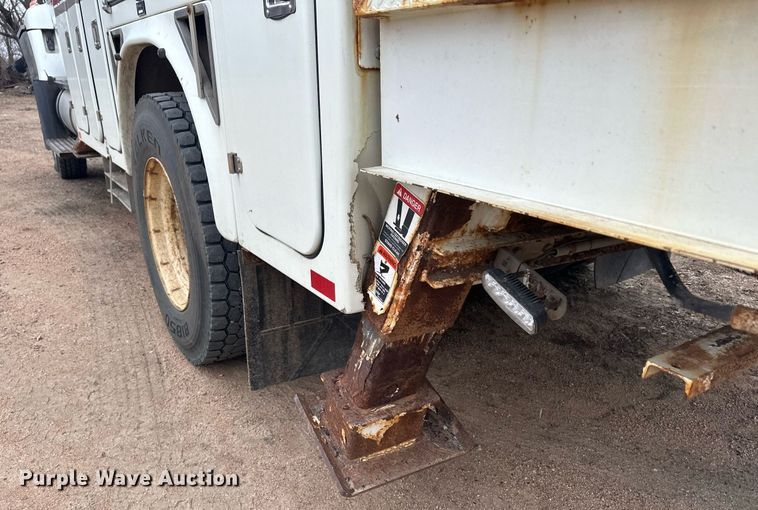 image for item LO9464 2011 International  7300 FSA bucket truck
