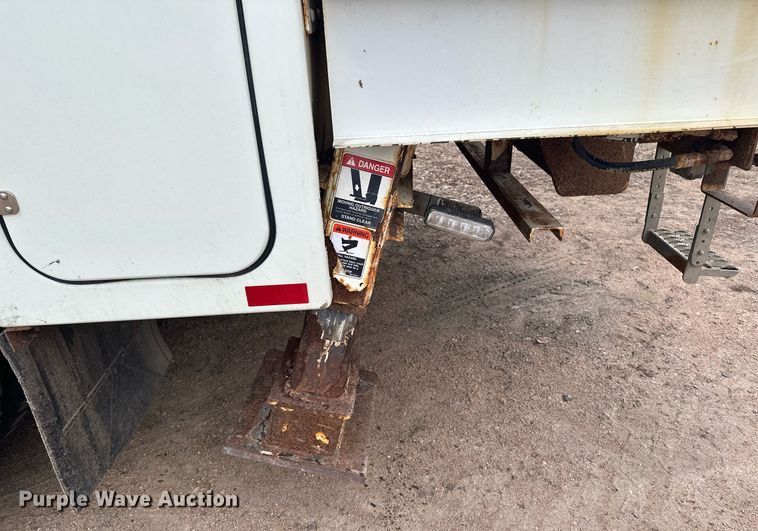 image for item LO9464 2011 International  7300 FSA bucket truck