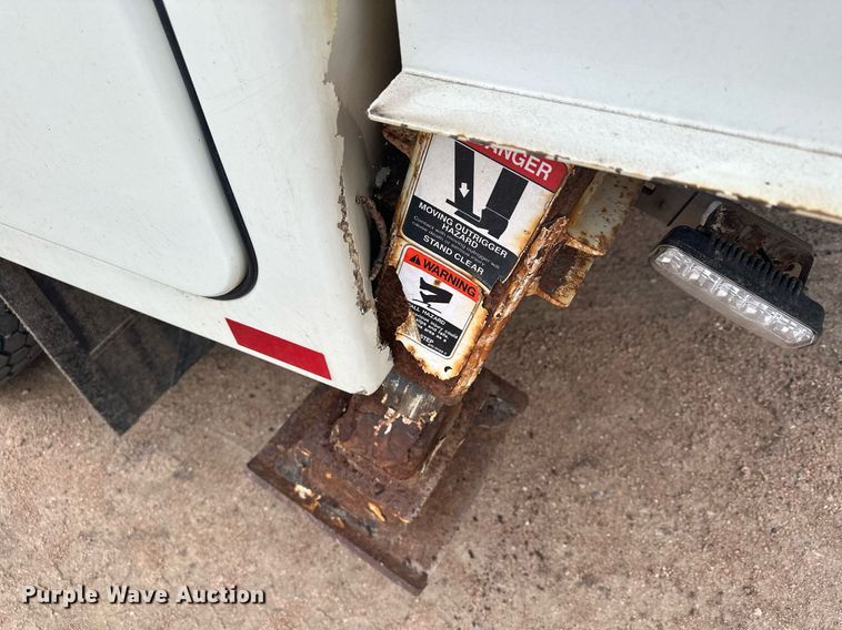 image for item LO9464 2011 International  7300 FSA bucket truck