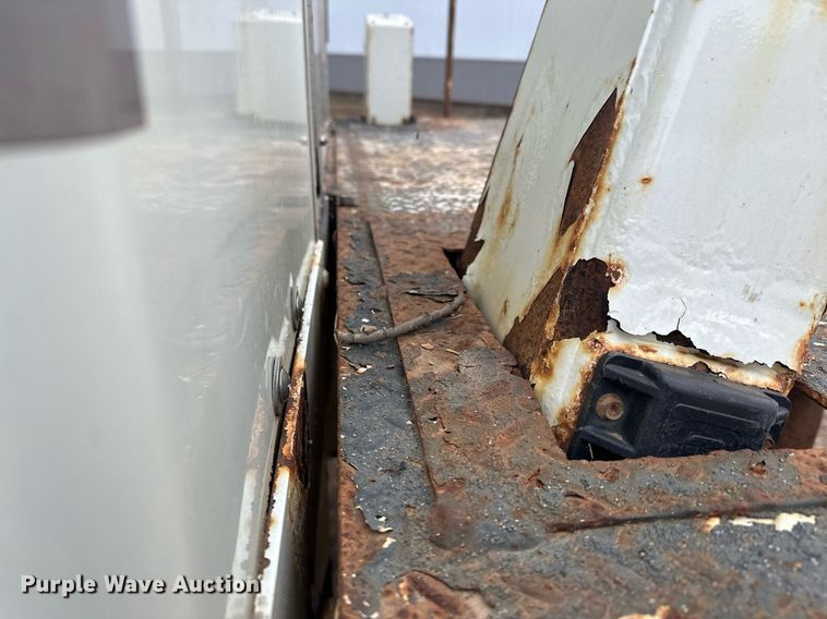 image for item LO9464 2011 International  7300 FSA bucket truck