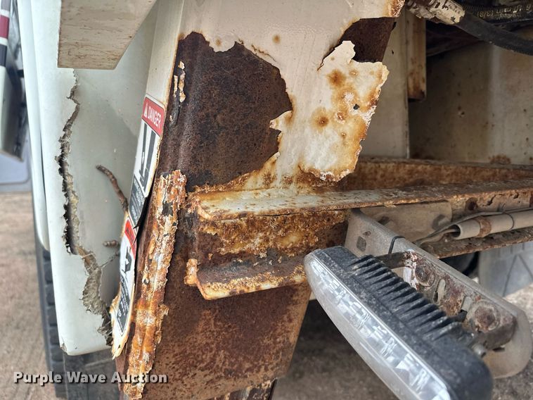 image for item LO9464 2011 International  7300 FSA bucket truck