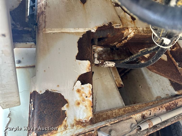 image for item LO9464 2011 International  7300 FSA bucket truck