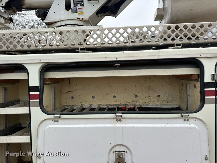 image for item LO9464 2011 International  7300 FSA bucket truck