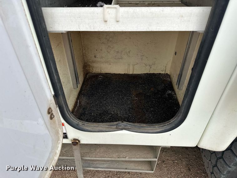 image for item LO9464 2011 International  7300 FSA bucket truck