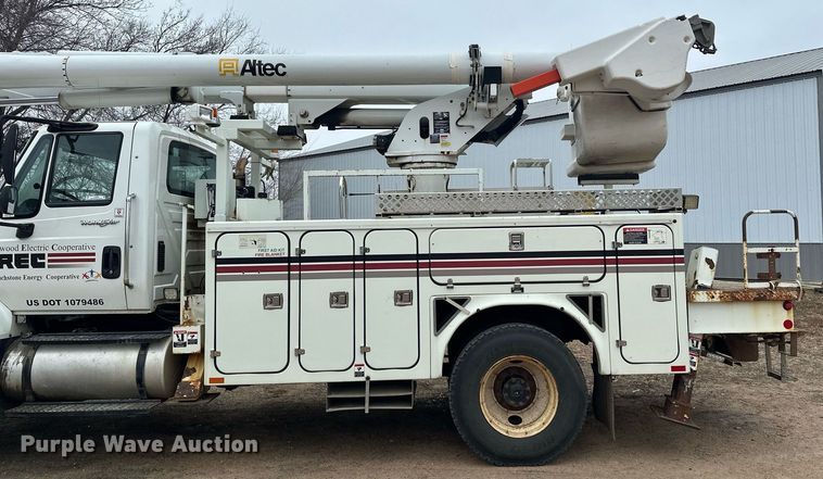 image for item LO9464 2011 International  7300 FSA bucket truck