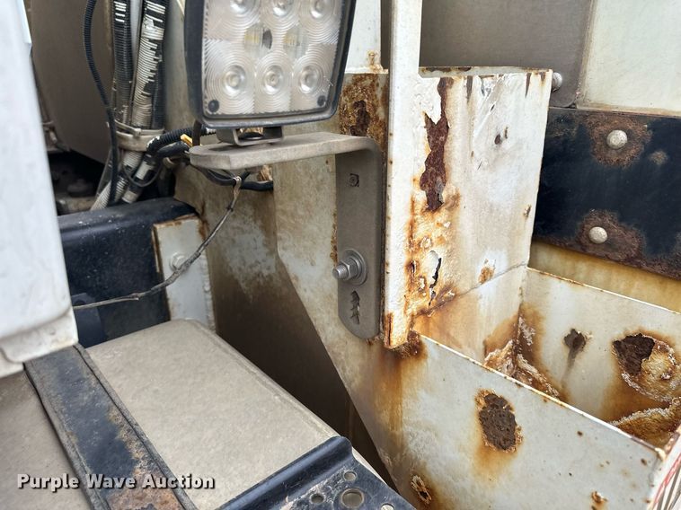 image for item LO9464 2011 International  7300 FSA bucket truck