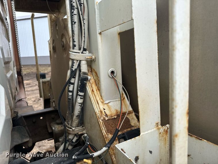 image for item LO9464 2011 International  7300 FSA bucket truck