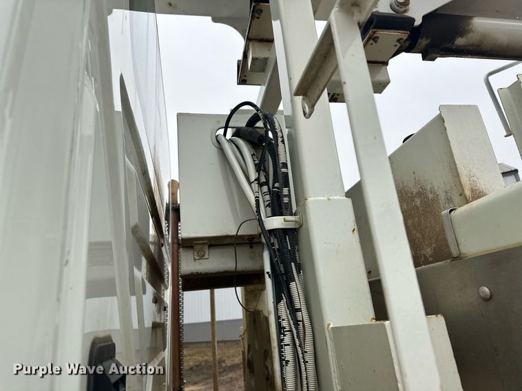 image for item LO9464 2011 International  7300 FSA bucket truck