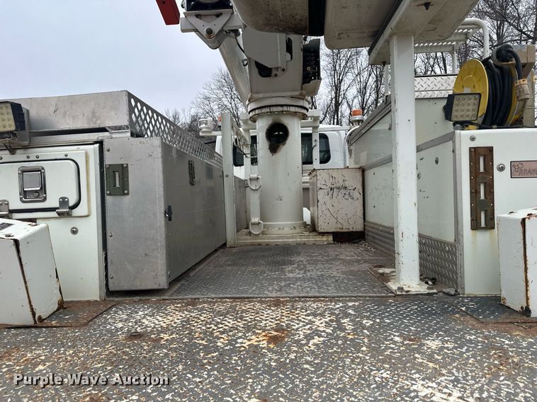 image for item LO9464 2011 International  7300 FSA bucket truck