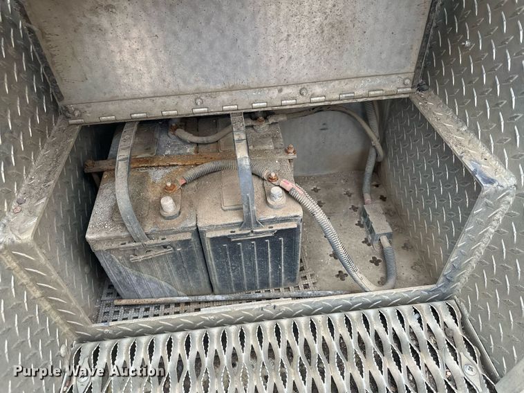 image for item LO9464 2011 International  7300 FSA bucket truck