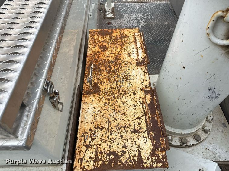 image for item LO9464 2011 International  7300 FSA bucket truck