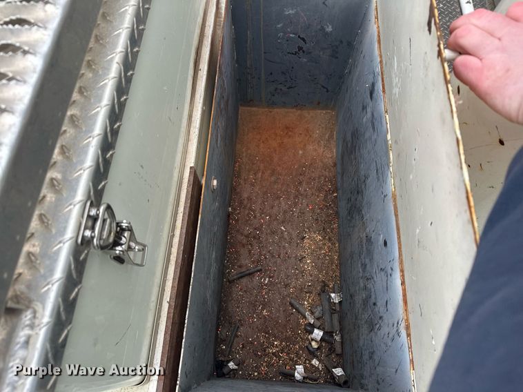 image for item LO9464 2011 International  7300 FSA bucket truck