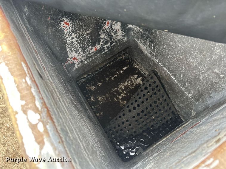 image for item LO9464 2011 International  7300 FSA bucket truck