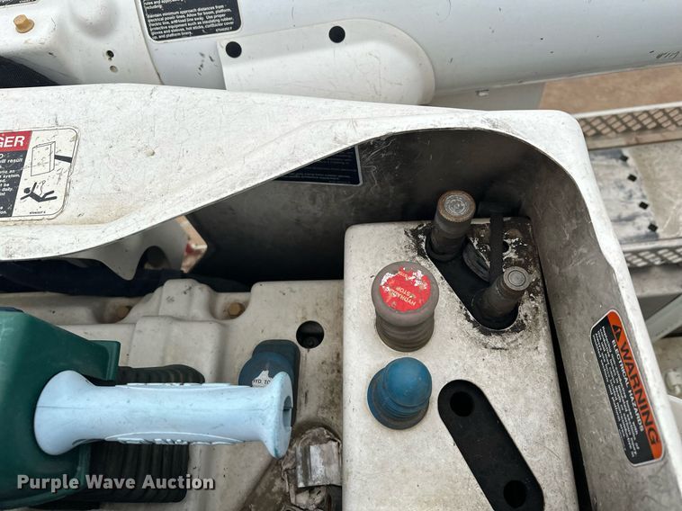 image for item LO9464 2011 International  7300 FSA bucket truck