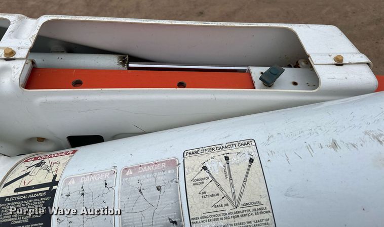 image for item LO9464 2011 International  7300 FSA bucket truck