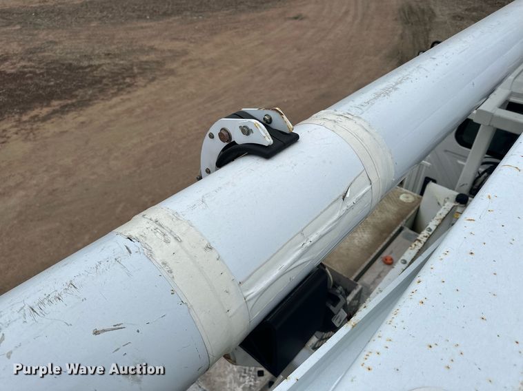 image for item LO9464 2011 International  7300 FSA bucket truck