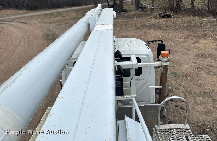 image for item LO9464 2011 International  7300 FSA bucket truck