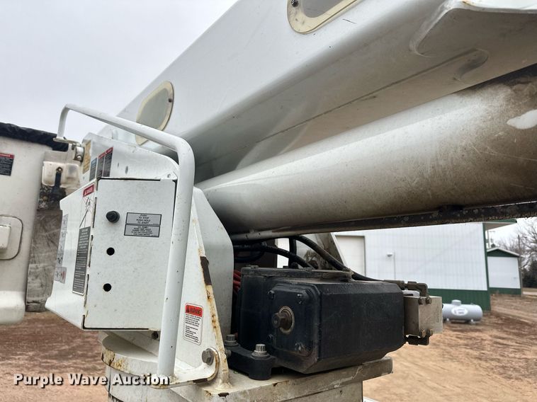 image for item LO9464 2011 International  7300 FSA bucket truck