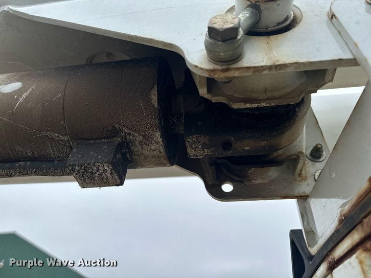 image for item LO9464 2011 International  7300 FSA bucket truck