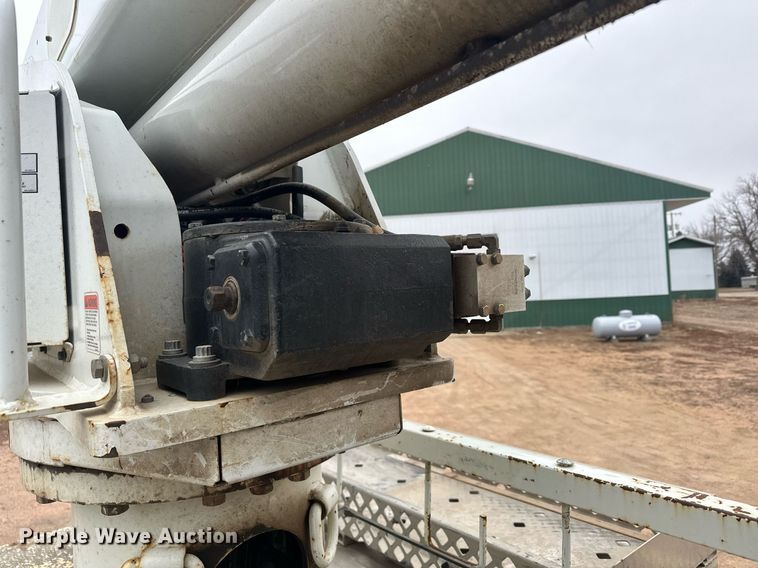 image for item LO9464 2011 International  7300 FSA bucket truck