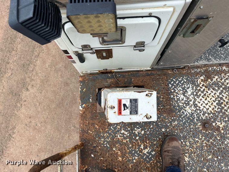 image for item LO9464 2011 International  7300 FSA bucket truck