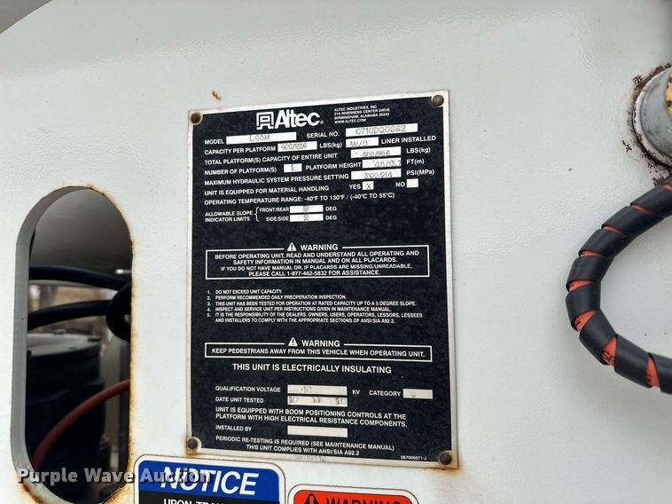 image for item LO9464 2011 International  7300 FSA bucket truck