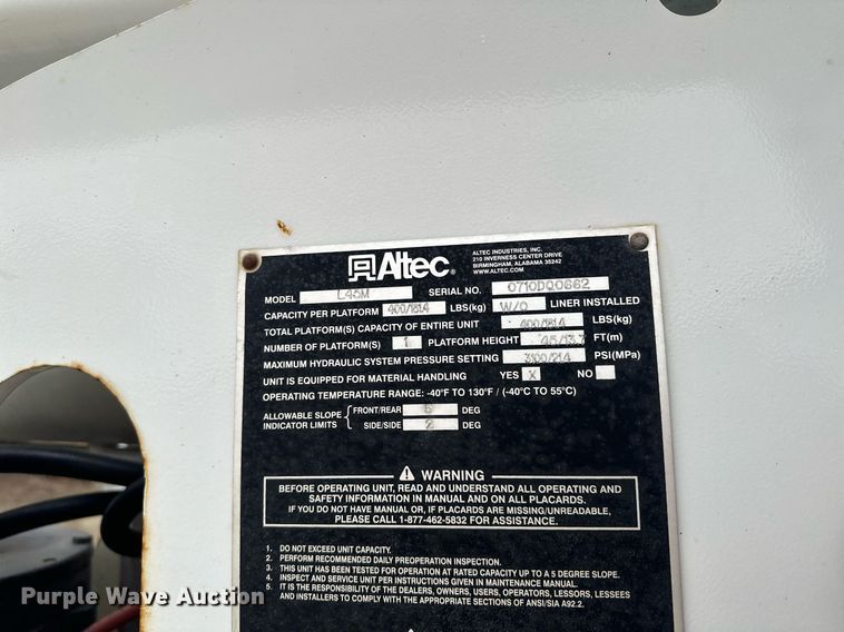 image for item LO9464 2011 International  7300 FSA bucket truck