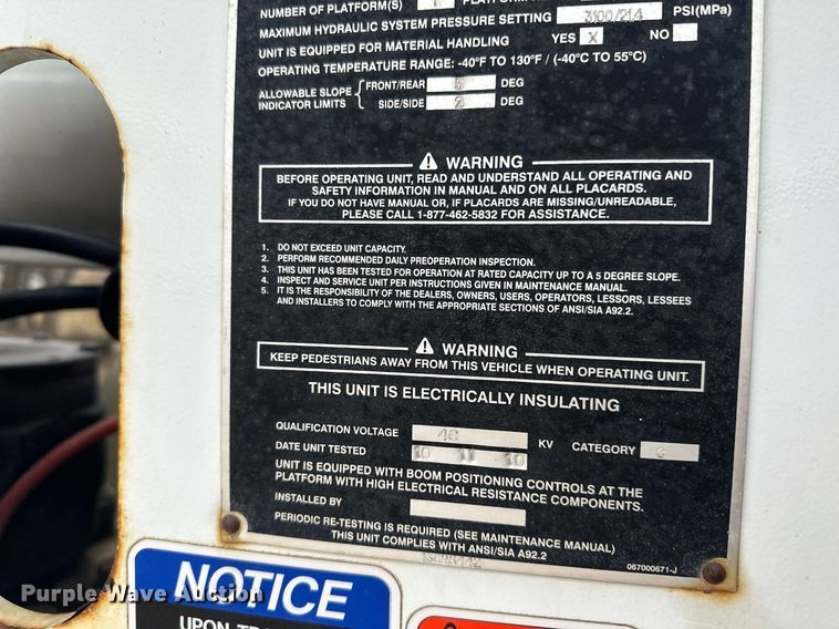 image for item LO9464 2011 International  7300 FSA bucket truck