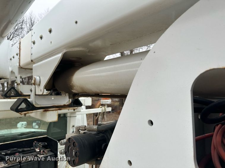 image for item LO9464 2011 International  7300 FSA bucket truck