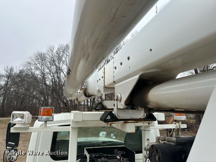 image for item LO9464 2011 International  7300 FSA bucket truck