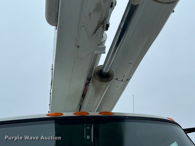 image for item LO9464 2011 International  7300 FSA bucket truck