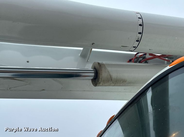 image for item LO9464 2011 International  7300 FSA bucket truck