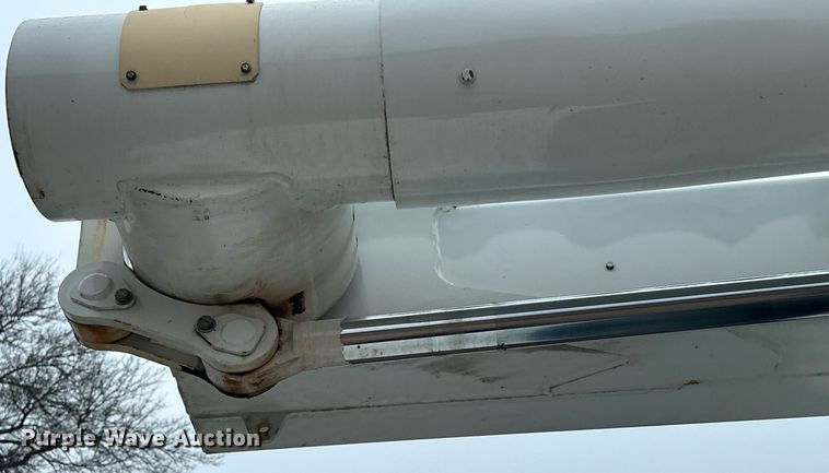 image for item LO9464 2011 International  7300 FSA bucket truck