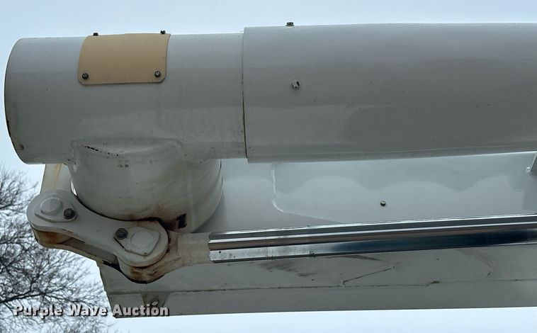 image for item LO9464 2011 International  7300 FSA bucket truck