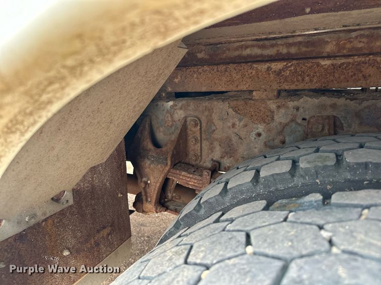 image for item LO9464 2011 International  7300 FSA bucket truck