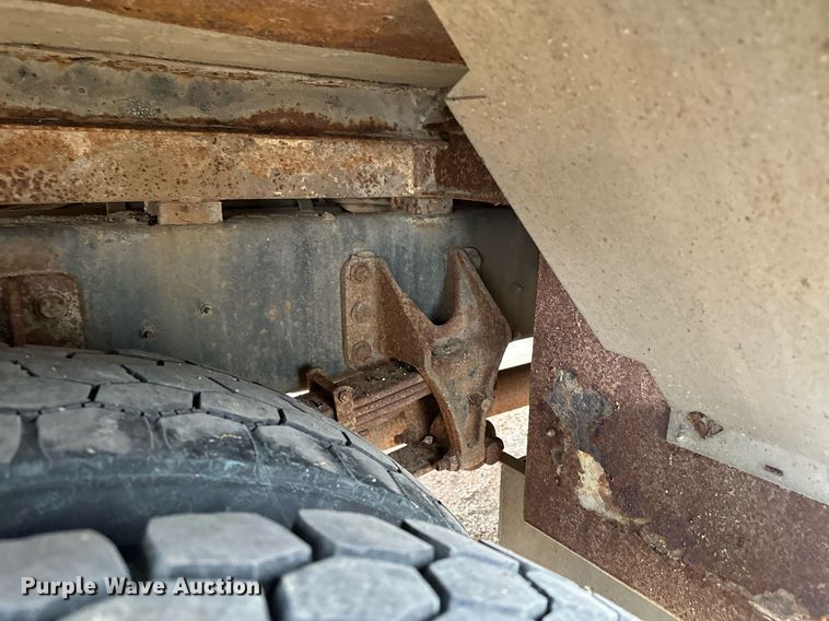 image for item LO9464 2011 International  7300 FSA bucket truck