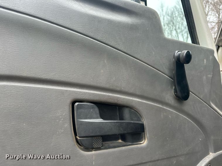 image for item LO9464 2011 International  7300 FSA bucket truck