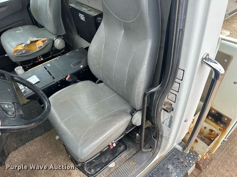 image for item LO9464 2011 International  7300 FSA bucket truck